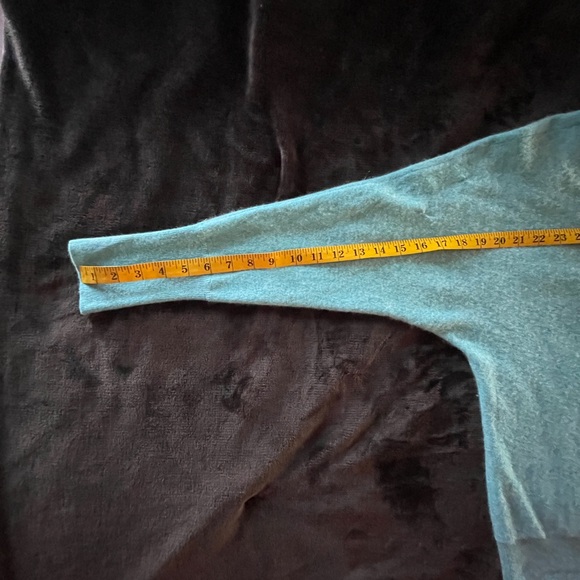 Tahari 100% Cashmere Turquoise Sweater Size L — Luxe & Cozy! - Picture 8 of 15